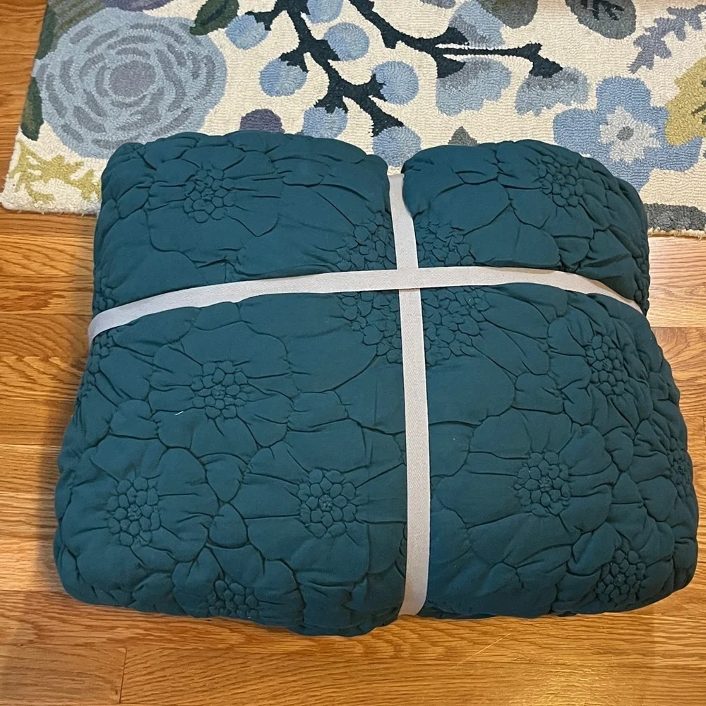 Anthropologie Dahlia Cotton Jersey Floral Quilt Size King NWT